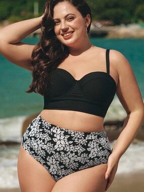 Black Underwire Strappy Plus Size Bikini Top